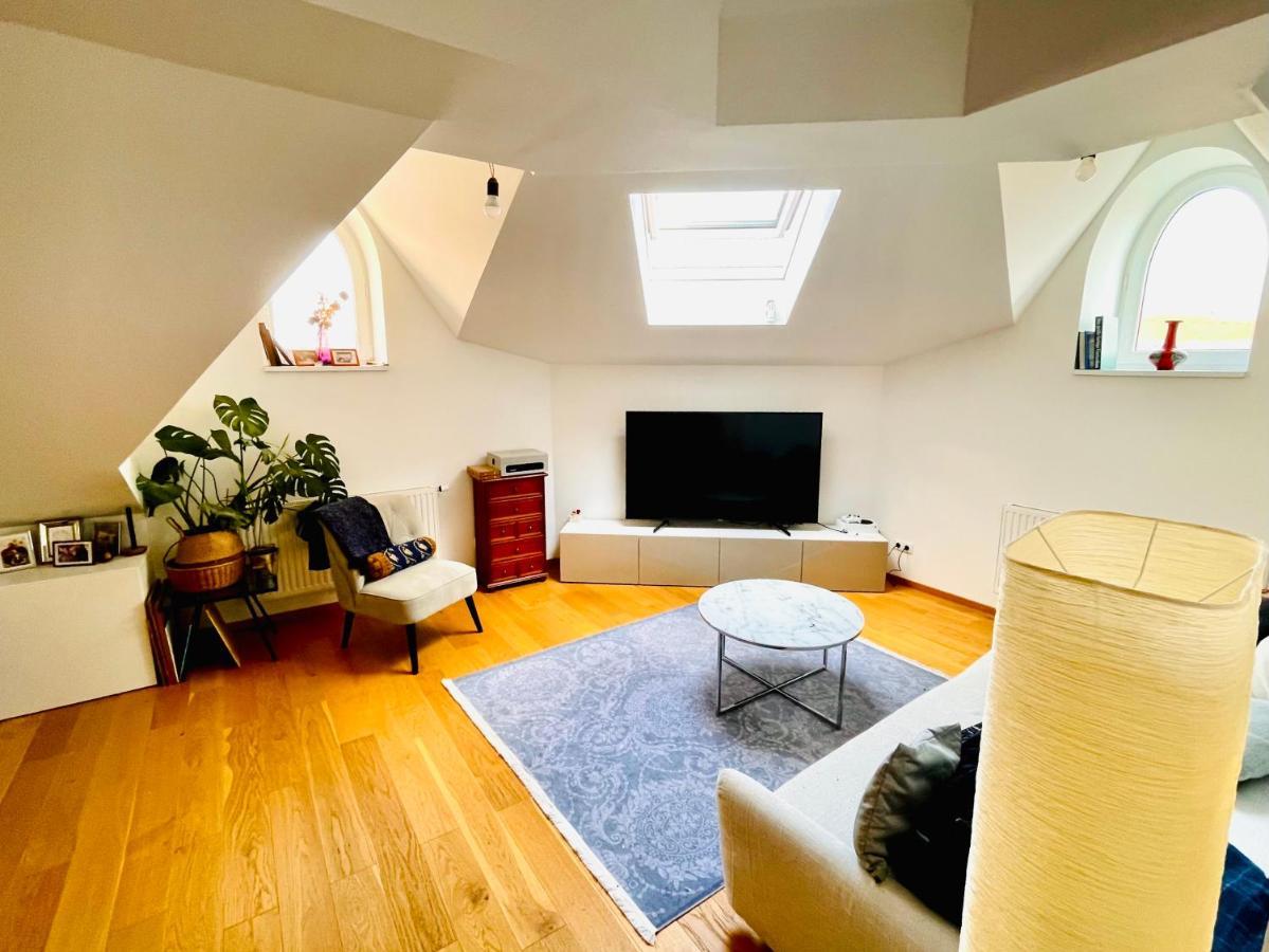 Modernes Appartement mit Fernblick Wien Exterior foto